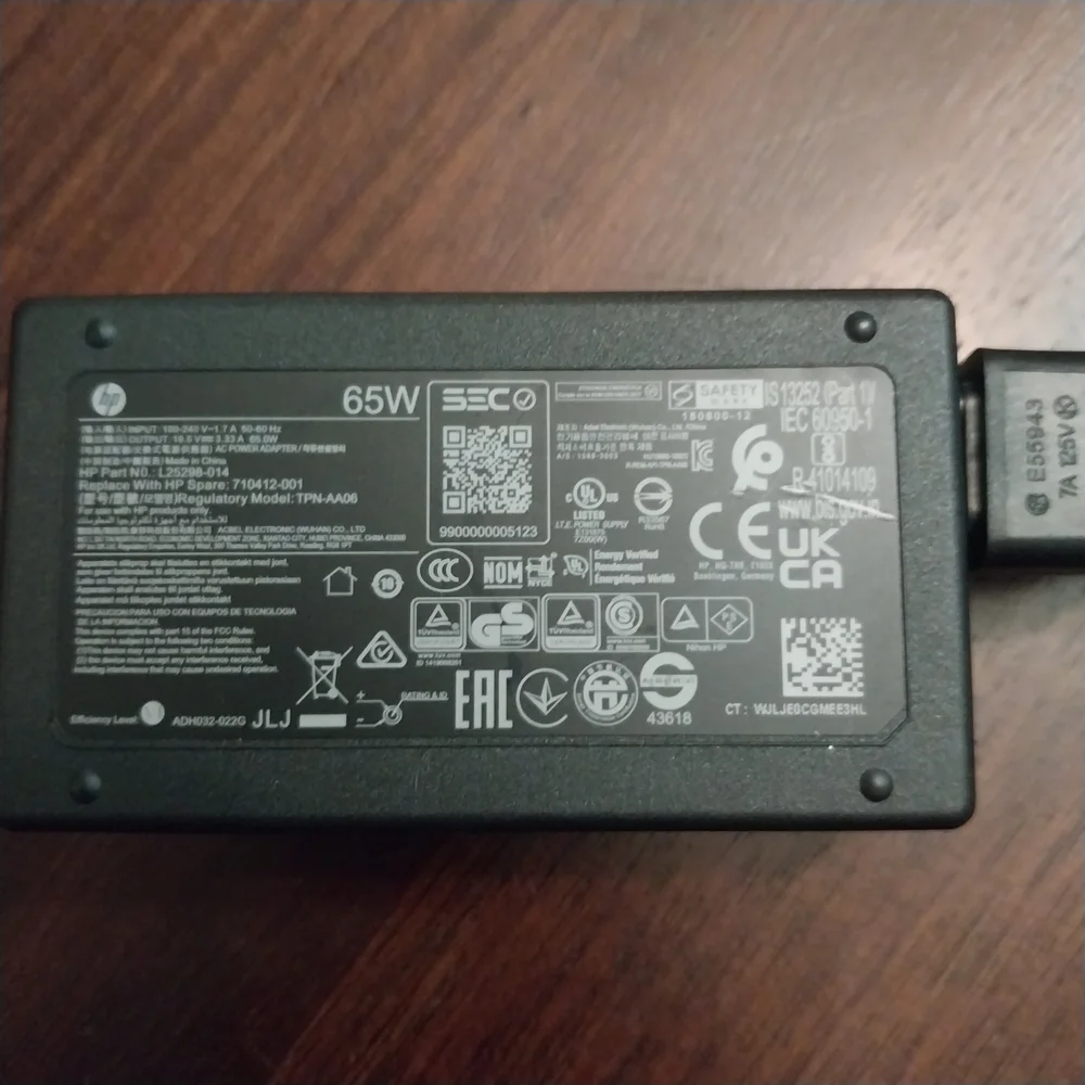 Brand New HP Laptop Charger With Targus Black Laptop Bag And Desk Lock.